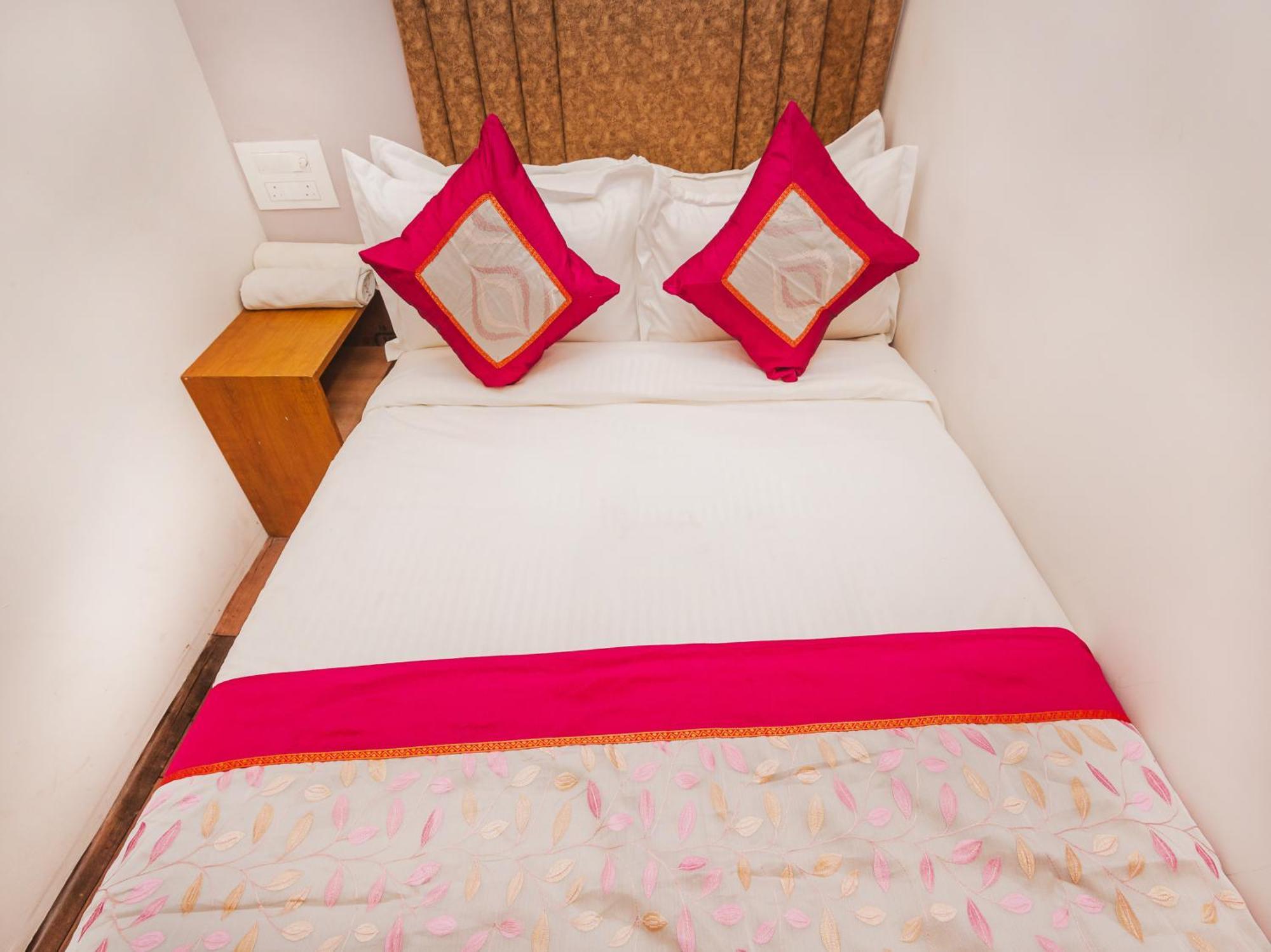 New Dormitory Afra Mumbai Exterior photo